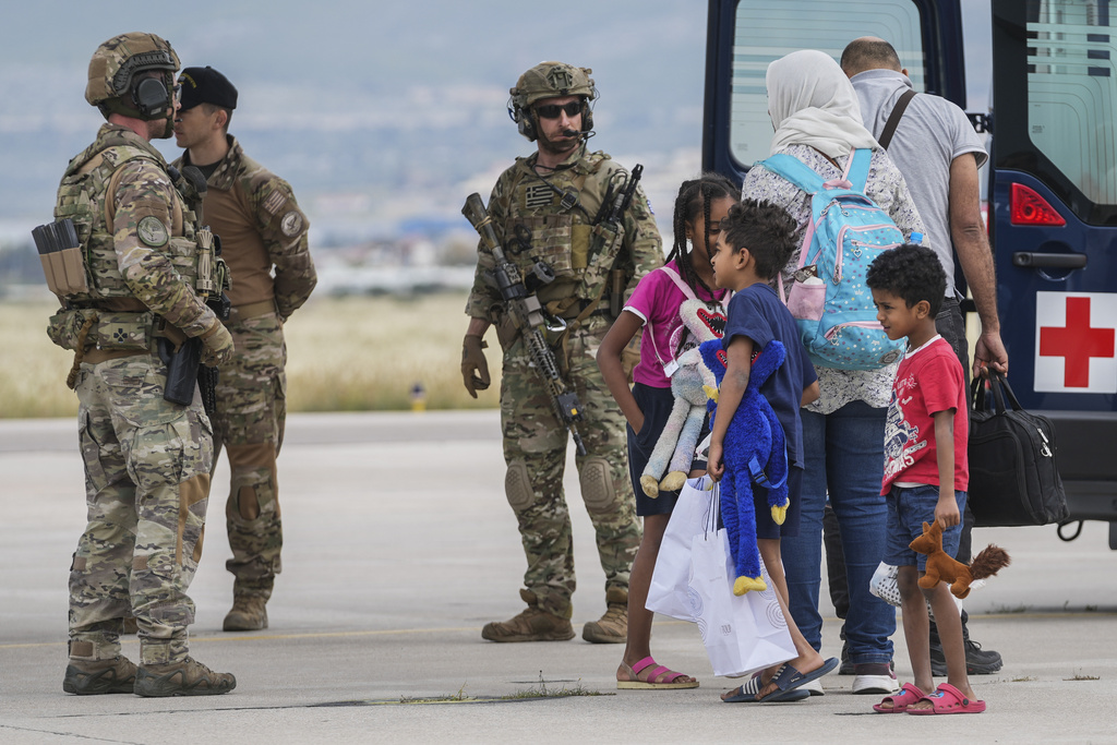 Tue. 9 a.m.: Fitful start to new 3-day truce in Sudan; airlifts continue | News, Sports, Jobs - Vimarsana News